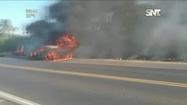 Ypacarí: Un vehículo se incendió en la ruta - SNT