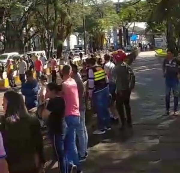 Motociclista muere decapitado tras atropellar una cadena en zona del puente de la Amistad - Megacadena — Últimas Noticias de Paraguay
