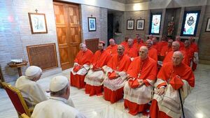 El papa Francisco y los nuevos cardenales visitan a Benedicto XVI