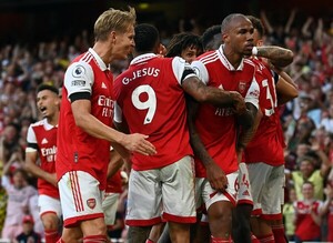 Diario HOY | Liverpool golea, Manchester City remonta y Arsenal se mantiene líder