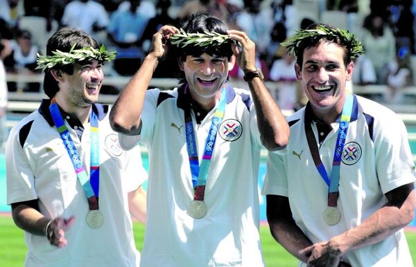 El 18° aniversario de la medalla de plata en los Juegos Olímpicos de Atenas  - Fútbol - ABC Color