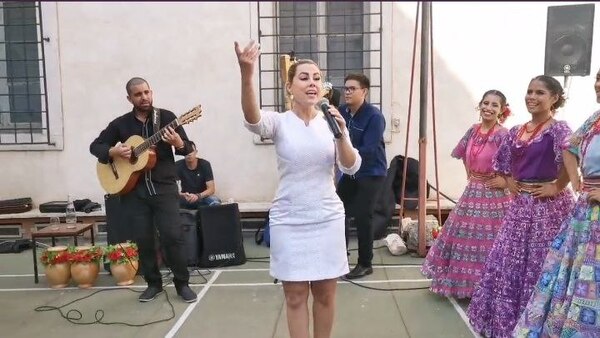 Lizarella Valiente homenajeó al cardenal paraguayo (VIDEO)
