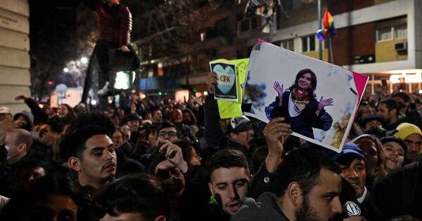 La Nación / Argentina: aumentan las manifestaciones de apoyo a Cristina Kirchner