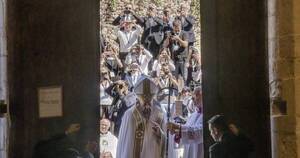 La Nación / Papa Francisco visitó L’Aquila y rezó ante la tumba del primer pontífice que renunció