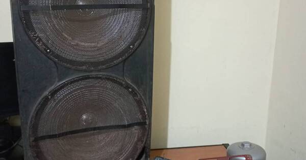 La Nación / Detienen a dos personas y recuperan objetos robados de un taller mecánico