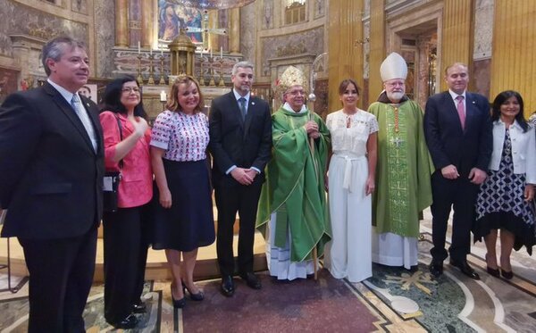 La primera misa celebrada por el Cardenal Adalberto Martínez