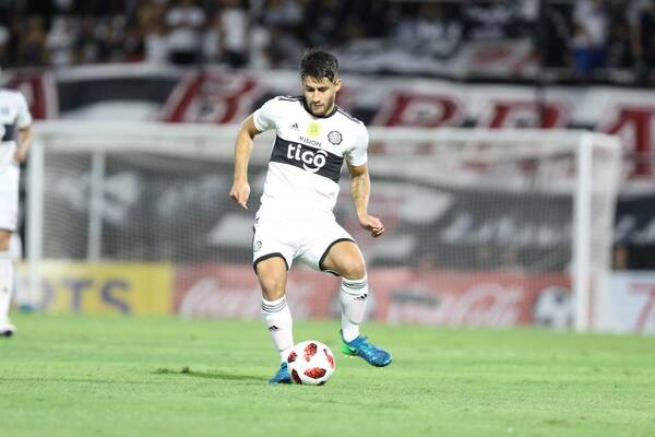 Crónica / [VIDEO] Olimpistas se tiran contra "Tito" Torres