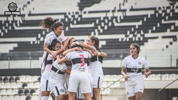 Olimpia aplasta y es campeón absoluto de la temporada 2022