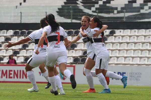Diario HOY | ¡Olimpia se consagra bicampeón invicto del fútbol femenino! 