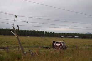 Conductora chocó contra columna de ANDE y dejó sin energía eléctrica a Carapeguá  - Policiales - ABC Color