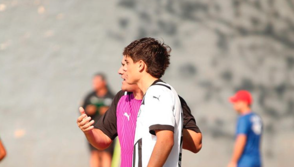 El hijo de un histórico goleador argentino juega en la Reserva de Libertad