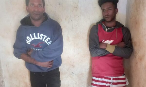 Detienen a dos venezolanos por hurto de celular