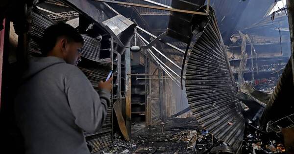 La Nación / Controlan incendio de gran magnitud en el Mercado 4 de Asunción - OJO Galería
