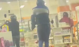 Asaltantes reducen a guardia de farmacia y se llevan la recaudación del día