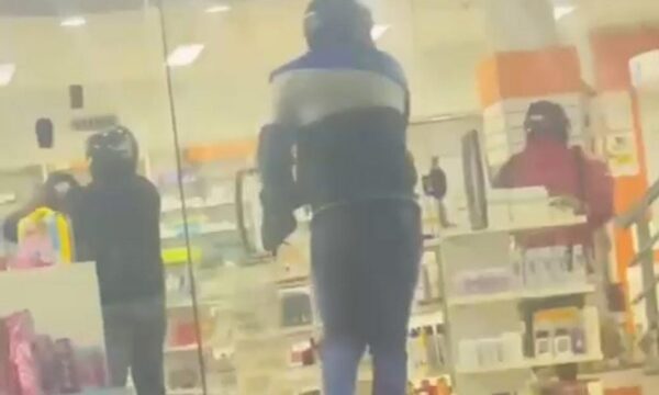 Asaltantes reducen a guardia de farmacia y se llevan la recaudación del día