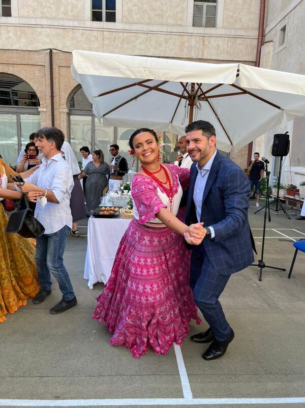 Nenecho baila en Roma sobre las necesidades de los asuncenos - Nacionales - ABC Color