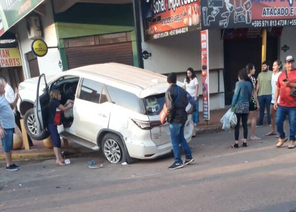 Familia argentina involucrada en accidente de tránsito en el centro de la ciudad