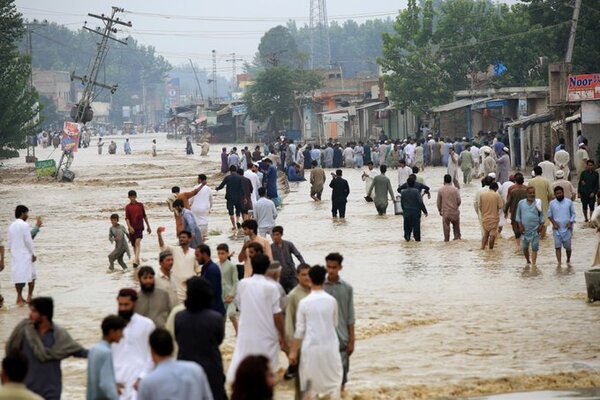 Más de 1000 fallecidos en Pakistán tras catastróficas inundaciones