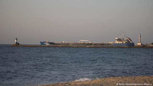 Otros seis barcos cargados con granos salen de Ucrania