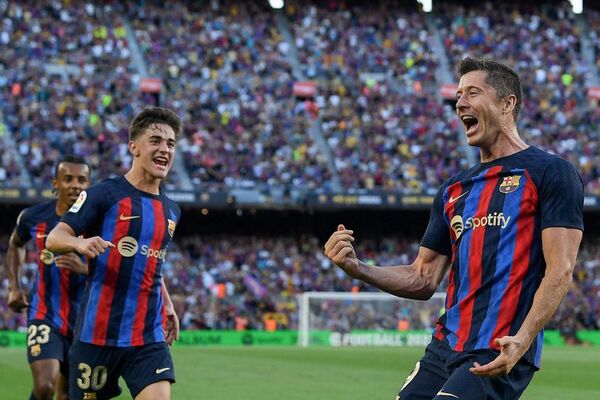 Madrid y Barcelona ganan con sendos dobletes de Benzema y Lewandowski - Fútbol - ABC Color