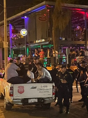 Triángulo de bares: operativo contra polución sonora dejó dos detenidos, 30 aprehendidos y dos vehículos incautados - San Lorenzo Hoy