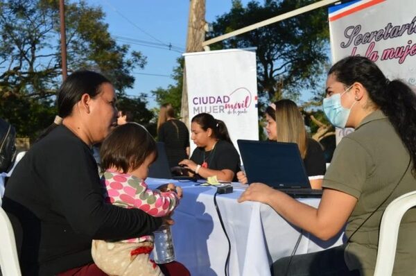 Ciudad Mujer Móvil brindó cerca de 600 servicios en Mariano Roque Alonso