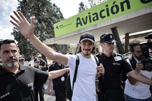 Edinson Cavani llegó a Valencia y firmará por dos temporadas - Fútbol Internacional - ABC Color