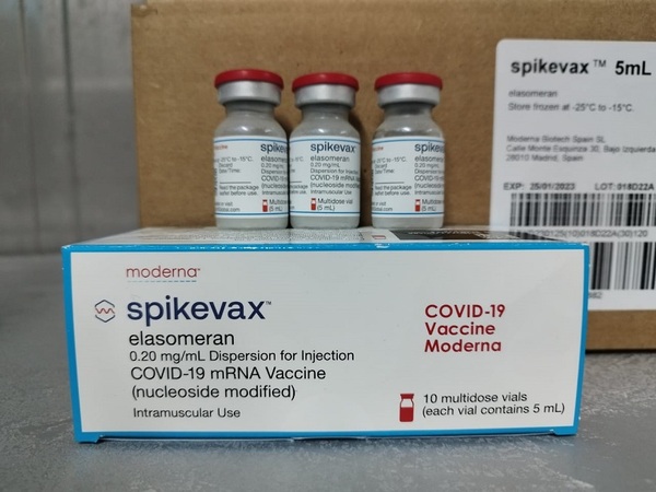 Quinientas mil dosis de Moderna llegan para impulsar vacunación contra COVID-19
