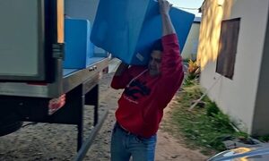 Quinientas mil dosis de Moderna llegan para impulsar vacunación contra COVID-19