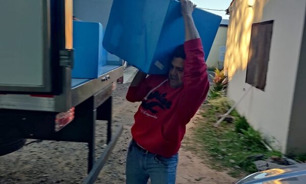 Quinientas mil dosis de Moderna llegan para impulsar vacunación contra COVID-19