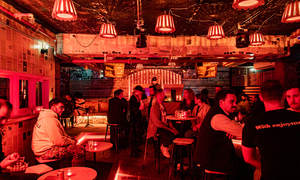 En discoteca prohíben mirar fijamente a alguien sin consentimiento verbal previo - OviedoPress