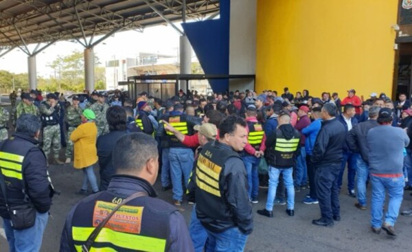 Protesta contra aduaneros y militares tras fatal accidente