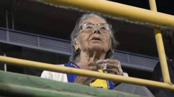 Crónica / [VIDEO] Atendé lo que hizo una abue fanática de Luqueño