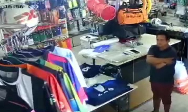 Descuidista roba en tienda de ropa - SNT