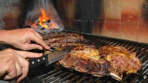 Crónica / Asadacho mortal: karai murió atragantado por un trozo de carne