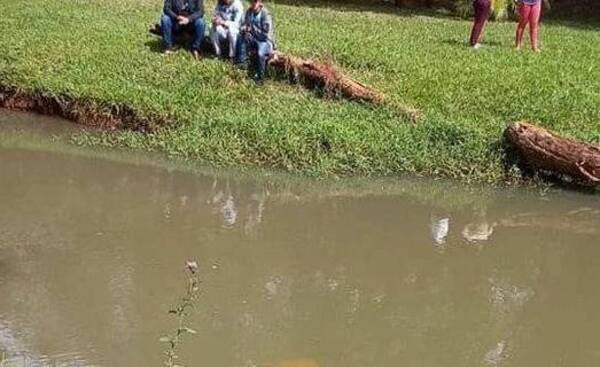 Crónica / Lo estaban buscando y apareció flotando: ¿le estaba dando al trago?