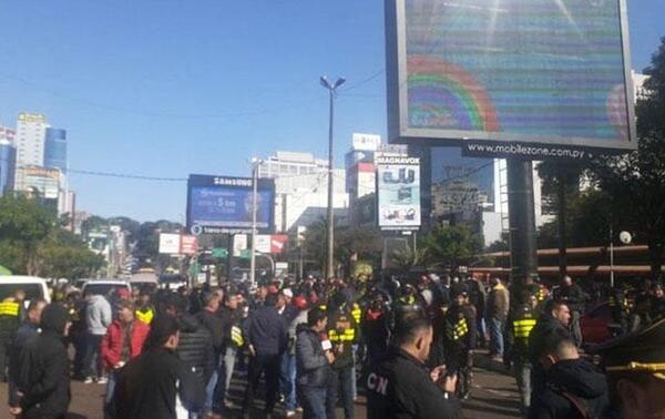 Mototaxistas protestan tras la brutal muerte de un hombre en Puente de la Amistad – Prensa 5