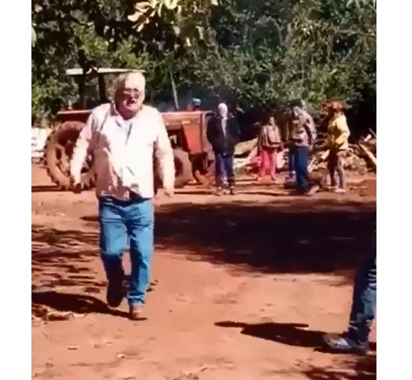 Nuevo video de ataque a familia en Itakyry: Usaron machetes, palos y quemaron un tractor