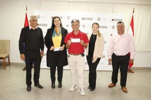 Se entregaron G. 262 millones a comisiones vecinales de Asunción - Nacionales - ABC Color