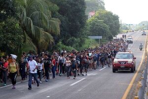 Guardia Nacional de México cierra el paso a la caravana migrante - Mundo - ABC Color