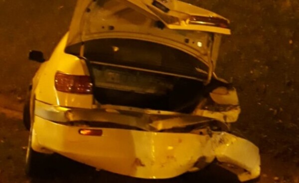 Ebrio chocó contra auto ajeno y no quiere hacerse responsable