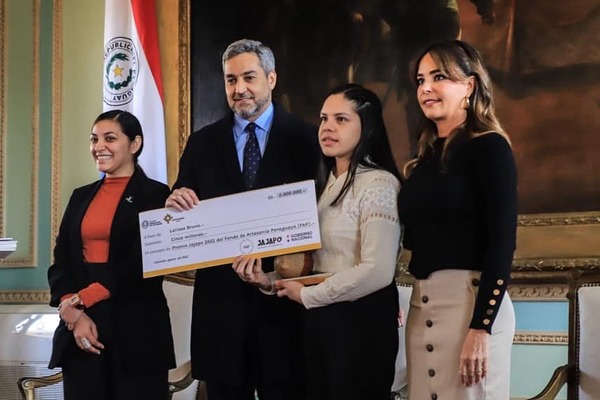 Gobierno Nacional entregó fondos a jóvenes artesanos