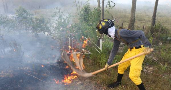 La Nación / Presupuesto anual entregado a bomberos solo cubre combustible por unos meses