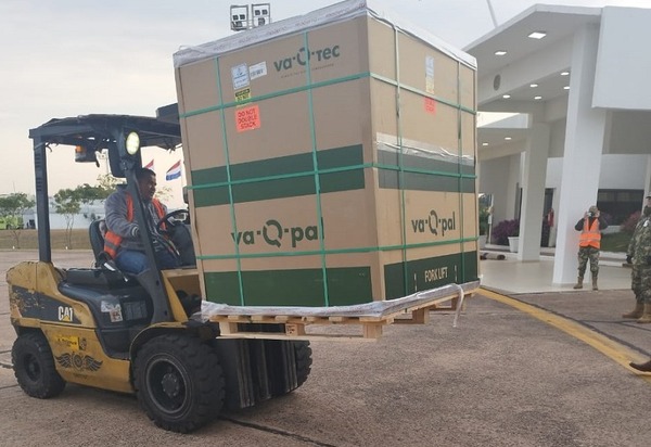 Quinientas mil dosis de Moderna llegan para impulsar vacunación contra Covid-19