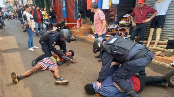 Ciudad del Este: Detienen a venezolanos por supuesto robo de celular - Paraguaype.com