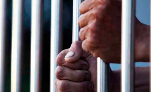 Imputado por golpear en la cabeza con varilla a su amigo de tragos