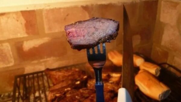 Murió atragantado con asado