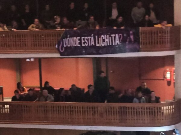 Irrumpen festejo policial exigiendo justicia por “Lichita” y niñas asesinadas