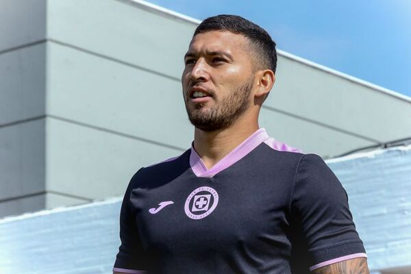 Juan Escobar sufre rotura de ligamento cruzado en México - Fútbol - ABC Color