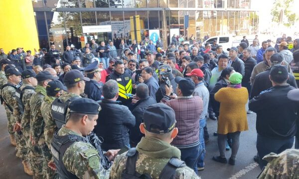 Mototaxistas bloquean Puente de la Amistad y piden tránsito libre tras muerte de asociado – Diario TNPRESS